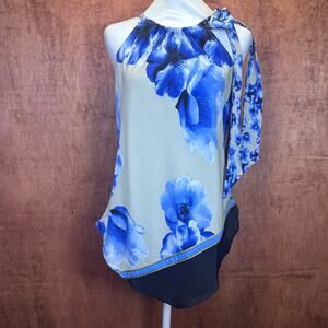 New York & Company Medium gray and blur floral sleeveless blouse